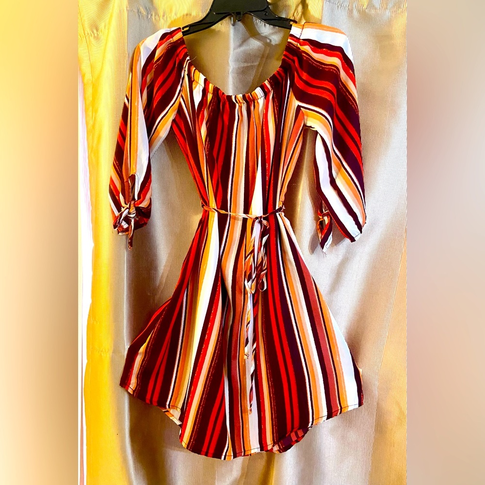 Size Small. Loose fitting. Polyester. Very Comfortable Blouse, Nearly New.